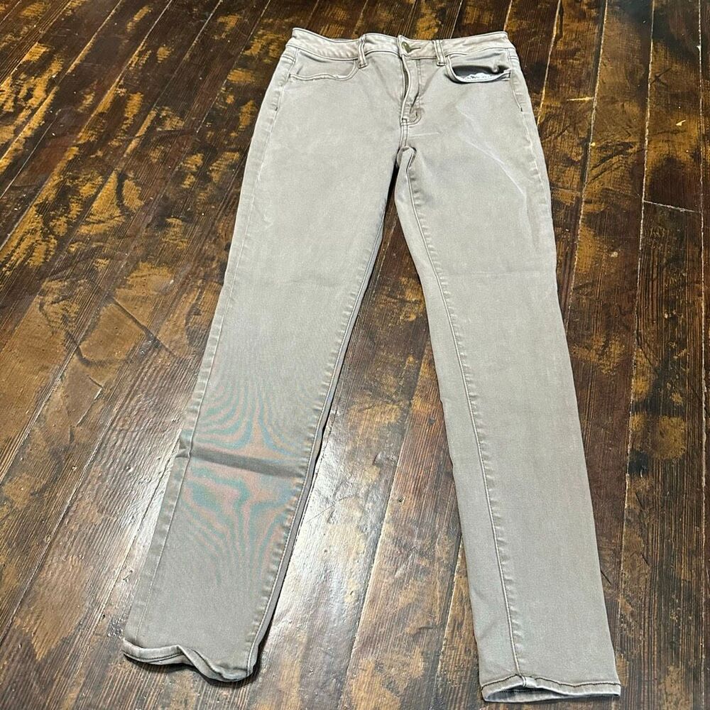 American Eagle gray hi-rise size 8 distressed jeggings